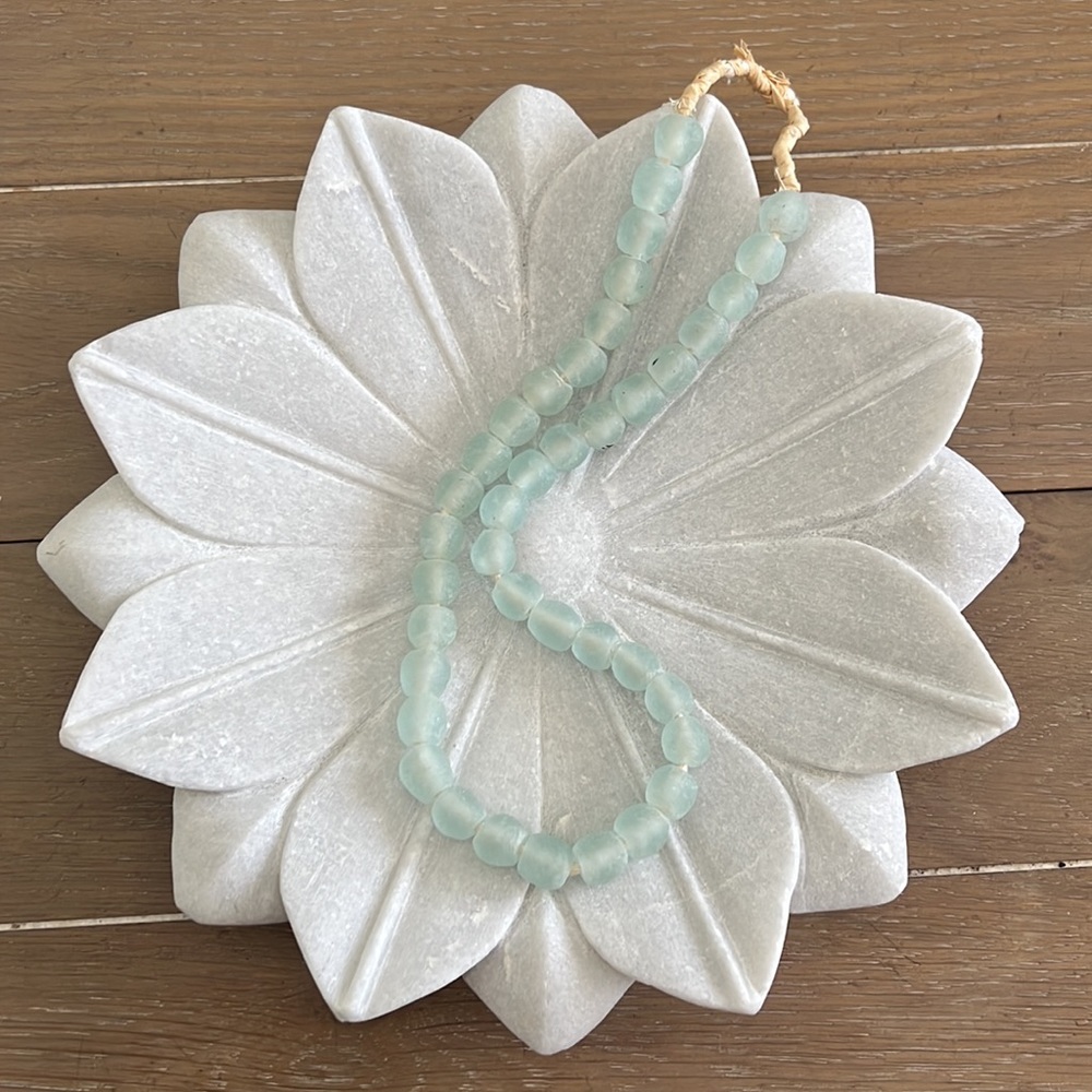 Gorgeous genuine white marble lotus flower plate dish decorative object 11” - Picture 3 of 13